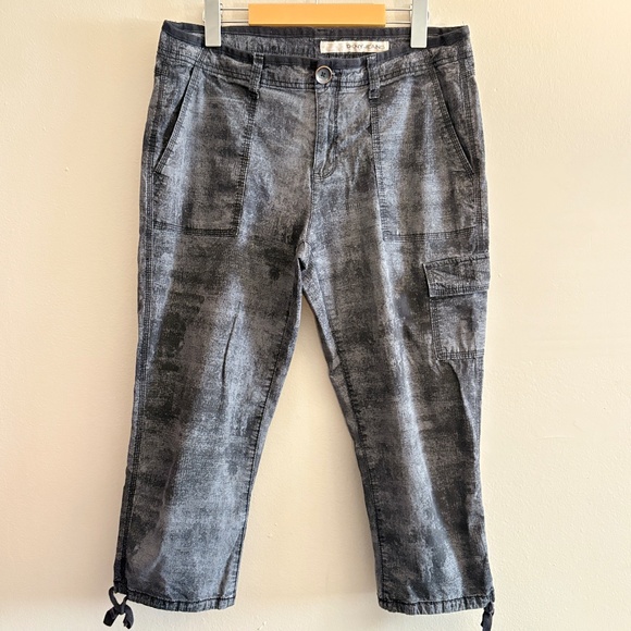 DKNY Stone Wash Charcoal Cotton Cargo Capris - Picture 2 of 14